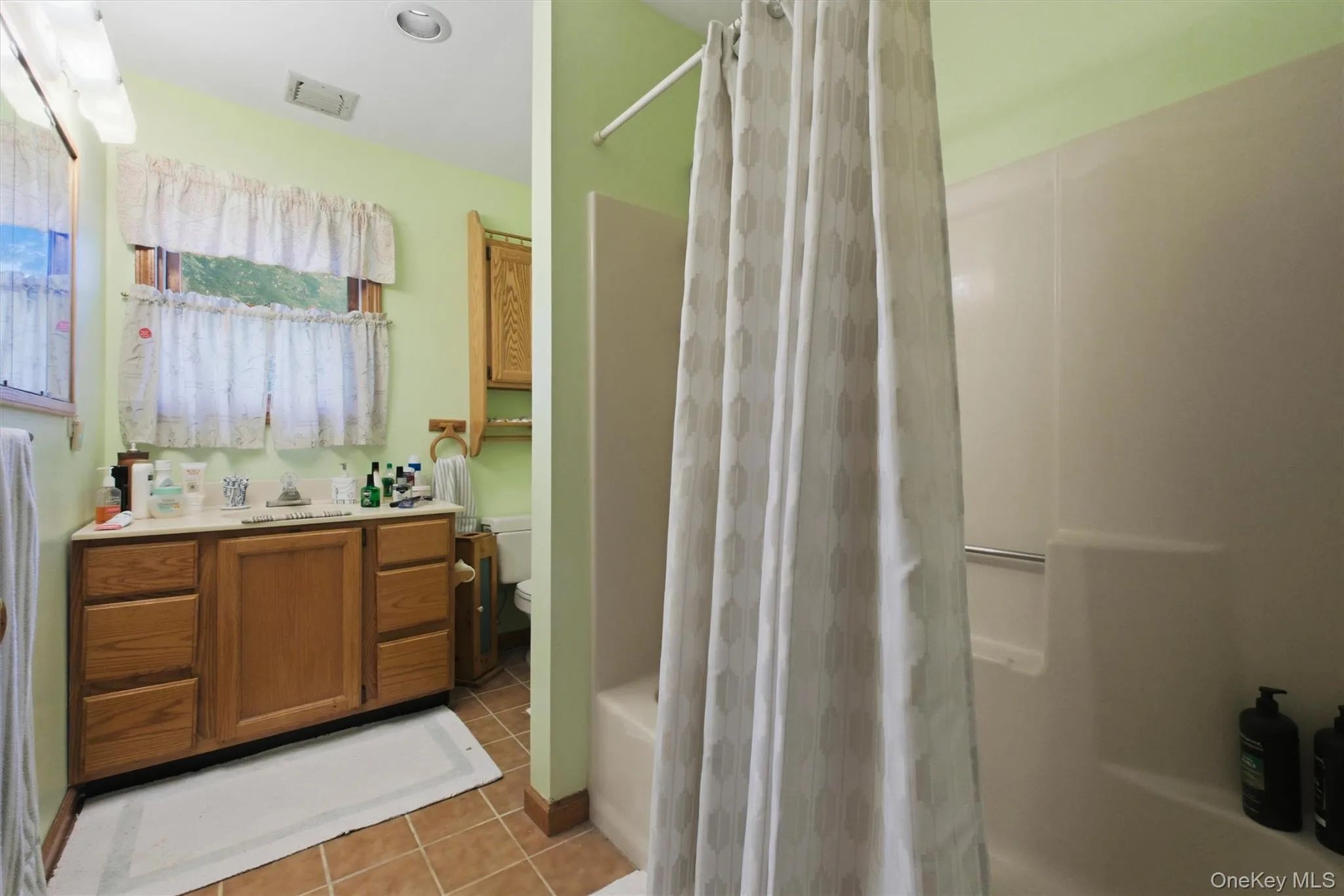 4 Chaucer Road, Hyde Park, NY, 3 Bedrooms Bedrooms, 9 Rooms Rooms,2 BathroomsBathrooms,Residential,For Rent,Chaucer,0,1041708 4 Chaucer Road, Hyde Park, NY, 3 Bedrooms Bedrooms, 9 Rooms Rooms,2 BathroomsBathrooms,Residential,For Rent,Chaucer,0,1041708