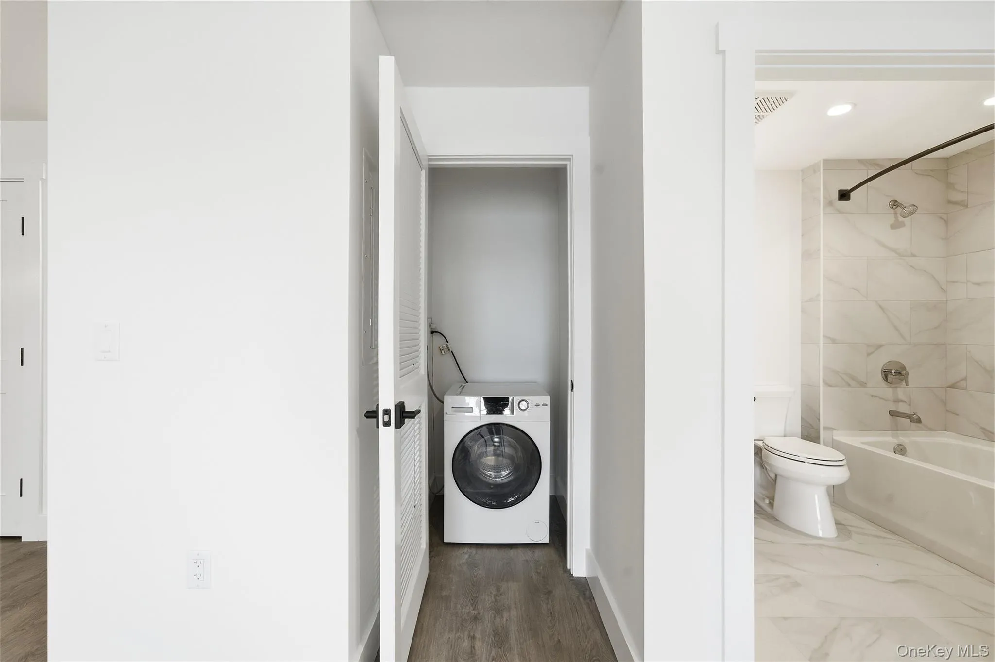 180 Deer Park Avenue, Babylon, NY, 1 Bedroom Bedrooms, 3 Room Rooms,1 BathroomBathrooms,Residential Lease,For Rent,Deer Park,0,1041724 180 Deer Park Avenue, Babylon, NY, 1 Bedroom Bedrooms, 3 Room Rooms,1 BathroomBathrooms,Residential Lease,For Rent,Deer Park,0,1041724