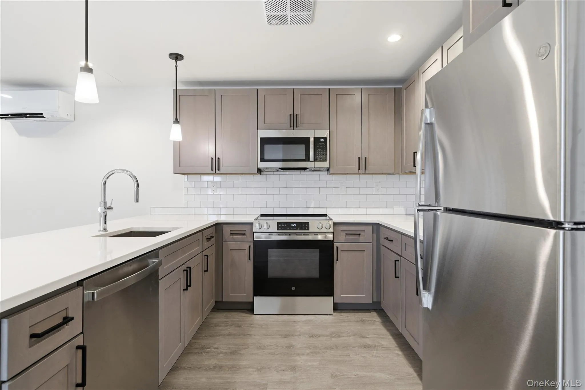 180 Deer Park Avenue, Babylon, NY, 1 Bedroom Bedrooms, 3 Room Rooms,1 BathroomBathrooms,Residential Lease,For Rent,Deer Park,0,1041724 180 Deer Park Avenue, Babylon, NY, 1 Bedroom Bedrooms, 3 Room Rooms,1 BathroomBathrooms,Residential Lease,For Rent,Deer Park,0,1041724