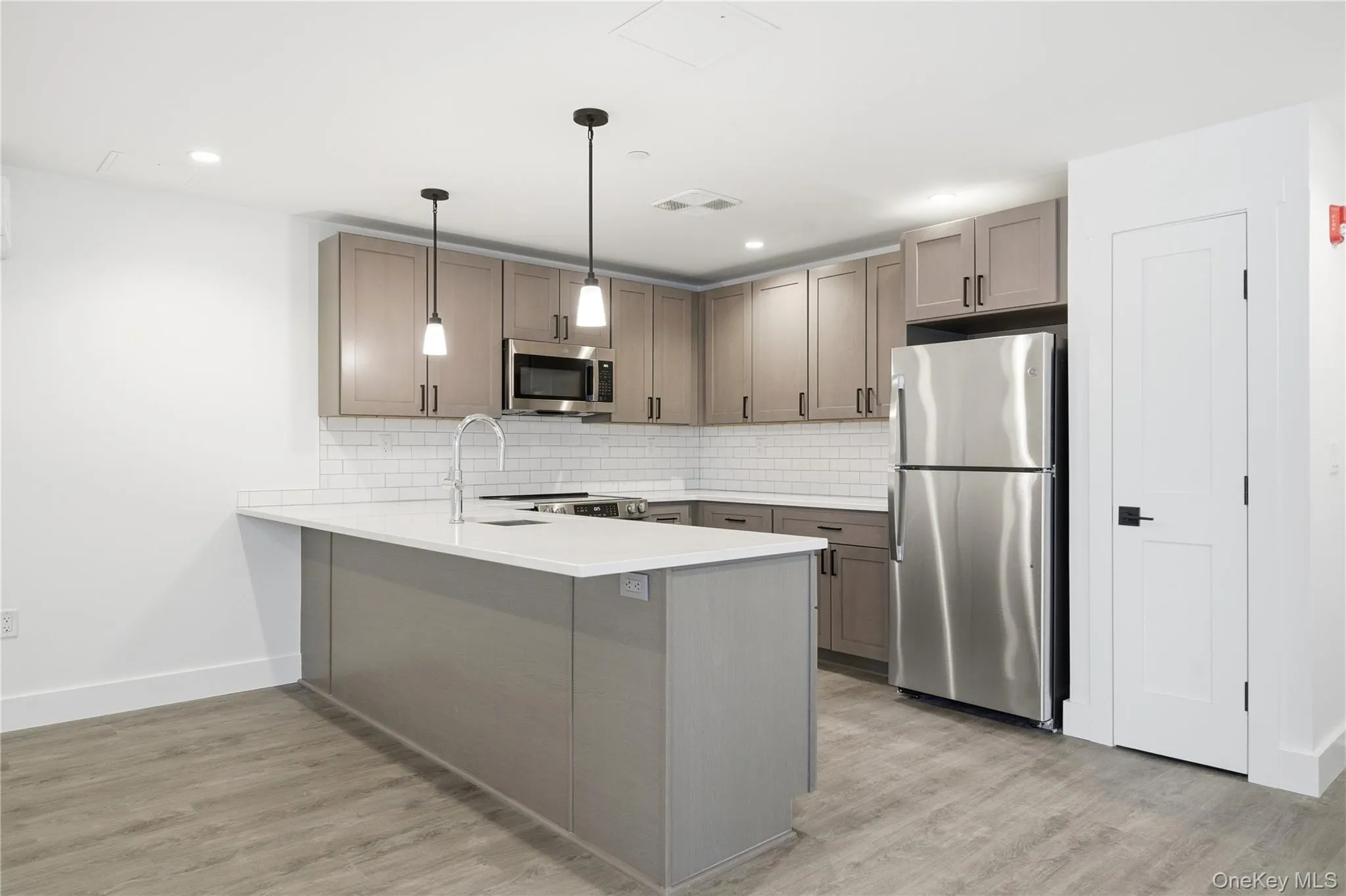 180 Deer Park Avenue, Babylon, NY, 1 Bedroom Bedrooms, 3 Room Rooms,1 BathroomBathrooms,Residential Lease,For Rent,Deer Park,0,1041724 180 Deer Park Avenue, Babylon, NY, 1 Bedroom Bedrooms, 3 Room Rooms,1 BathroomBathrooms,Residential Lease,For Rent,Deer Park,0,1041724
