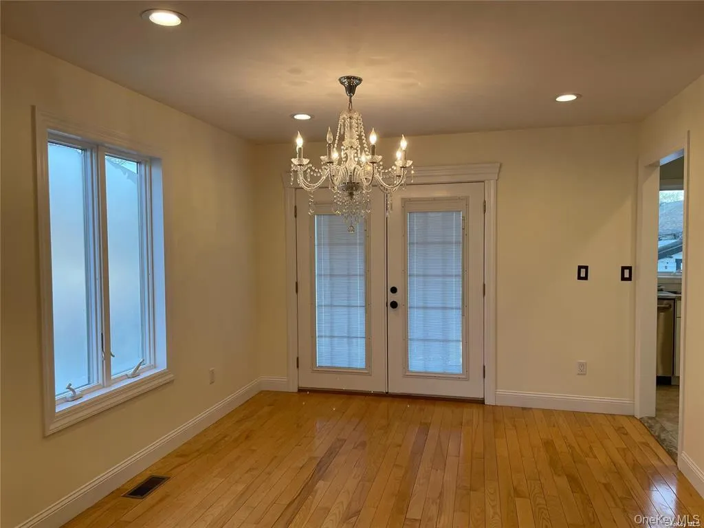 17 Wood Lane, Hempstead, NY, 3 Bedrooms Bedrooms, 6 Rooms Rooms,1 BathroomBathrooms,Residential,For Rent,Wood,0,1041725 17 Wood Lane, Hempstead, NY, 3 Bedrooms Bedrooms, 6 Rooms Rooms,1 BathroomBathrooms,Residential,For Rent,Wood,0,1041725