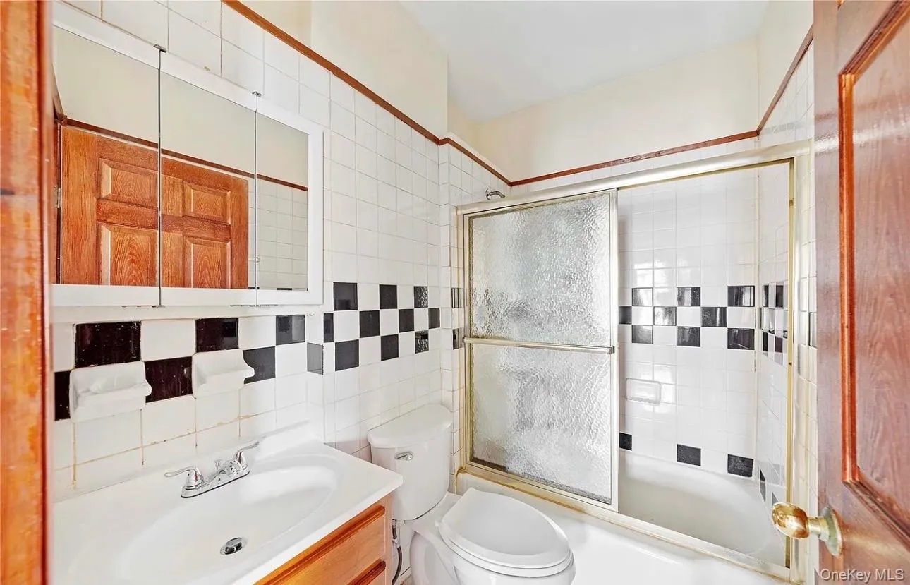 90-37 77th Street, New York, NY, 3 Bedrooms Bedrooms, 6 Rooms Rooms,1 BathroomBathrooms,Residential Lease,For Rent,Street,0,1041728 90-37 77th Street, New York, NY, 3 Bedrooms Bedrooms, 6 Rooms Rooms,1 BathroomBathrooms,Residential Lease,For Rent,Street,0,1041728
