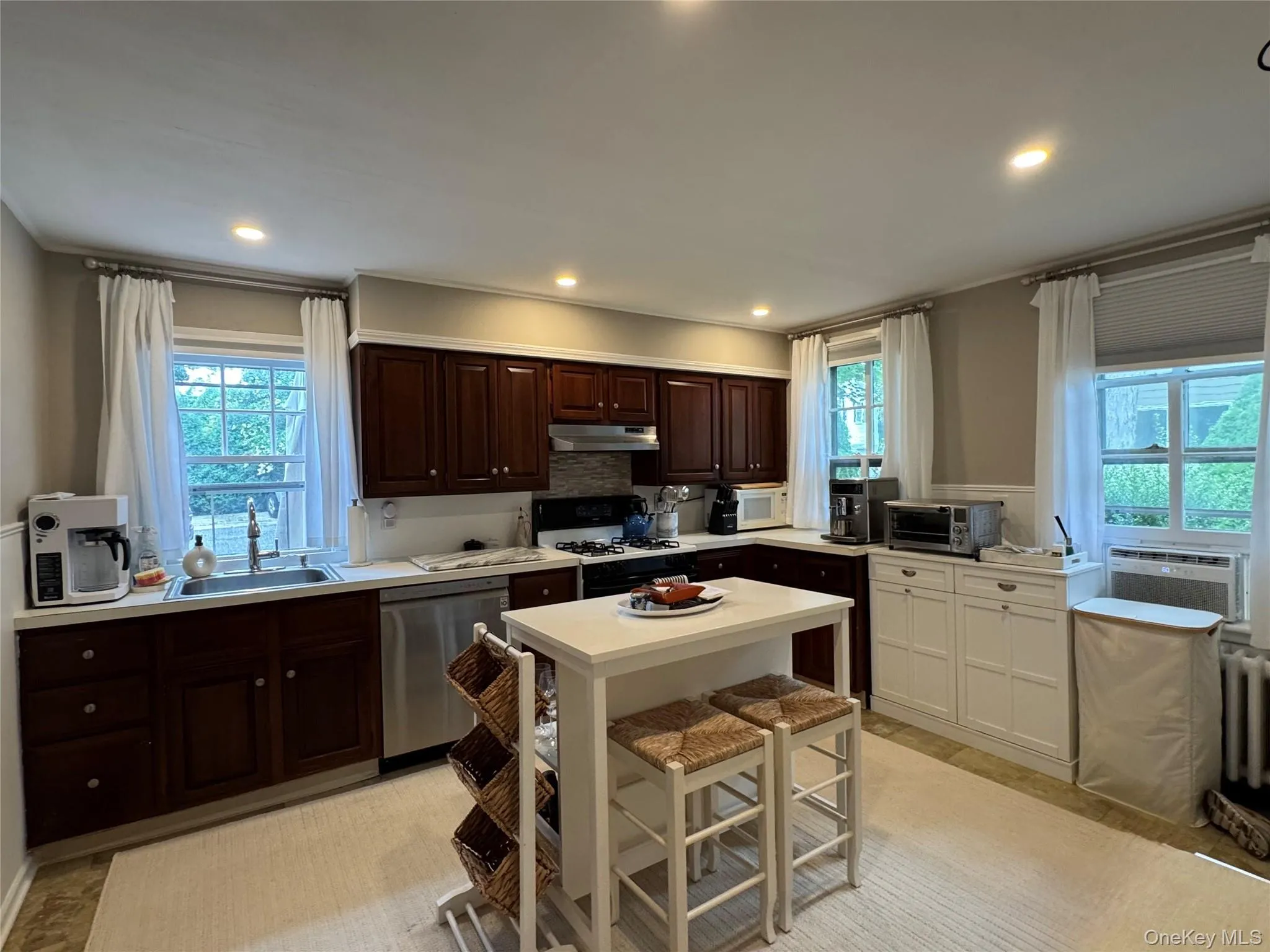 21 Mechanic Street, Huntington, NY, 2 Bedrooms Bedrooms, 6 Rooms Rooms,1 BathroomBathrooms,Residential Lease,For Rent,Mechanic,0,1041732 21 Mechanic Street, Huntington, NY, 2 Bedrooms Bedrooms, 6 Rooms Rooms,1 BathroomBathrooms,Residential Lease,For Rent,Mechanic,0,1041732