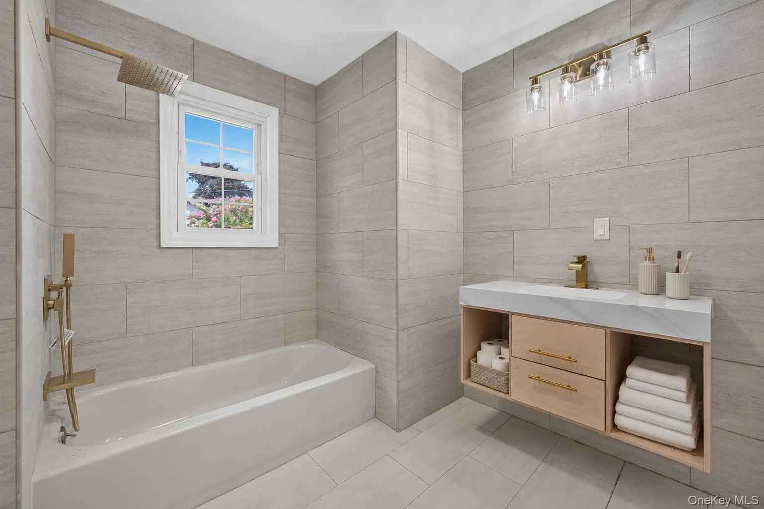 Full bathroom Full bathroom