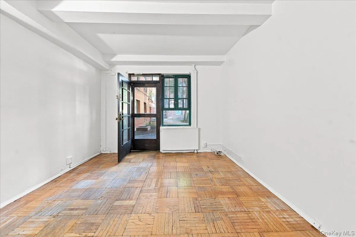 1589 Unionport Road, New York, NY, 1 Bedroom Bedrooms, 4 Rooms Rooms,1 BathroomBathrooms,Residential Lease,For Rent,Unionport,0,1041749 1589 Unionport Road, New York, NY, 1 Bedroom Bedrooms, 4 Rooms Rooms,1 BathroomBathrooms,Residential Lease,For Rent,Unionport,0,1041749