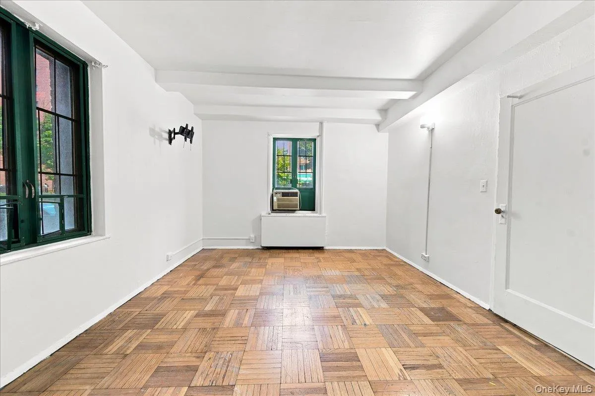 1589 Unionport Road, New York, NY, 1 Bedroom Bedrooms, 4 Rooms Rooms,1 BathroomBathrooms,Residential Lease,For Rent,Unionport,0,1041749 1589 Unionport Road, New York, NY, 1 Bedroom Bedrooms, 4 Rooms Rooms,1 BathroomBathrooms,Residential Lease,For Rent,Unionport,0,1041749