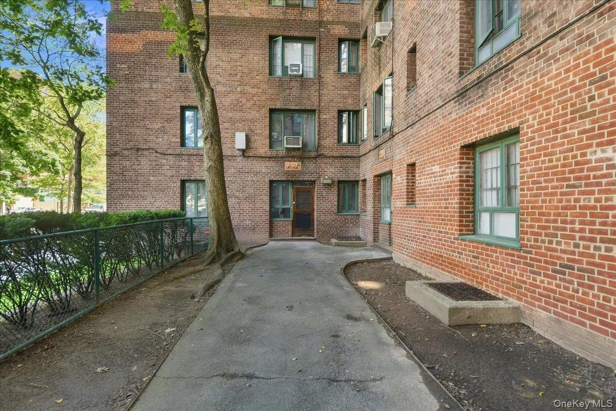 1589 Unionport Road, New York, NY, 1 Bedroom Bedrooms, 4 Rooms Rooms,1 BathroomBathrooms,Residential Lease,For Rent,Unionport,0,1041749 1589 Unionport Road, New York, NY, 1 Bedroom Bedrooms, 4 Rooms Rooms,1 BathroomBathrooms,Residential Lease,For Rent,Unionport,0,1041749