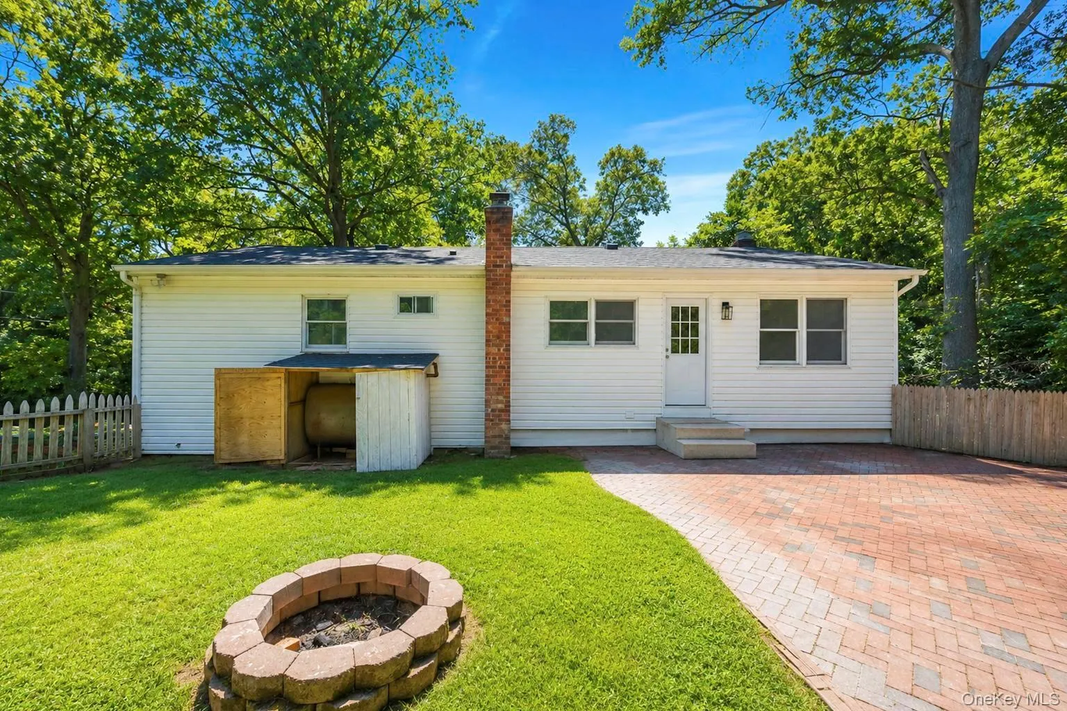 42 Noahs Path, Brookhaven, NY, 5 Bedrooms Bedrooms, 8 Rooms Rooms,3 BathroomsBathrooms,Residential,For Rent,Noahs,0,1041752 42 Noahs Path, Brookhaven, NY, 5 Bedrooms Bedrooms, 8 Rooms Rooms,3 BathroomsBathrooms,Residential,For Rent,Noahs,0,1041752
