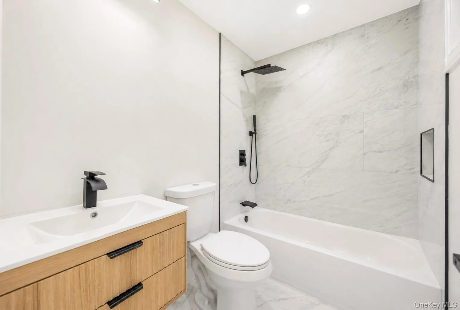 42 Noahs Path, Brookhaven, NY, 5 Bedrooms Bedrooms, 8 Rooms Rooms,3 BathroomsBathrooms,Residential,For Rent,Noahs,0,1041752 42 Noahs Path, Brookhaven, NY, 5 Bedrooms Bedrooms, 8 Rooms Rooms,3 BathroomsBathrooms,Residential,For Rent,Noahs,0,1041752