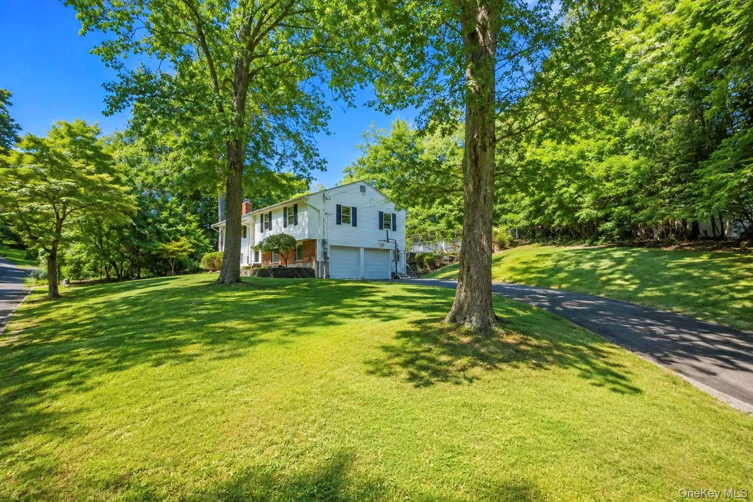 42 Noahs Path, Brookhaven, NY, 5 Bedrooms Bedrooms, 8 Rooms Rooms,3 BathroomsBathrooms,Residential,For Rent,Noahs,0,1041752 42 Noahs Path, Brookhaven, NY, 5 Bedrooms Bedrooms, 8 Rooms Rooms,3 BathroomsBathrooms,Residential,For Rent,Noahs,0,1041752