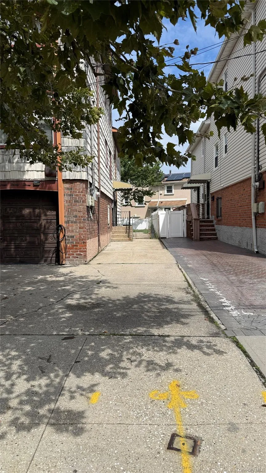 1533 208th Street, New York, NY, 3 Bedrooms Bedrooms, 8 Rooms Rooms,2 BathroomsBathrooms,Residential Lease,For Rent,208th,0,1041754 1533 208th Street, New York, NY, 3 Bedrooms Bedrooms, 8 Rooms Rooms,2 BathroomsBathrooms,Residential Lease,For Rent,208th,0,1041754