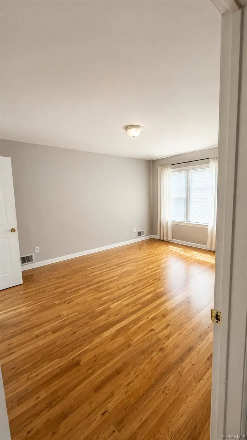 1533 208th Street, New York, NY, 3 Bedrooms Bedrooms, 8 Rooms Rooms,2 BathroomsBathrooms,Residential Lease,For Rent,208th,0,1041754 1533 208th Street, New York, NY, 3 Bedrooms Bedrooms, 8 Rooms Rooms,2 BathroomsBathrooms,Residential Lease,For Rent,208th,0,1041754