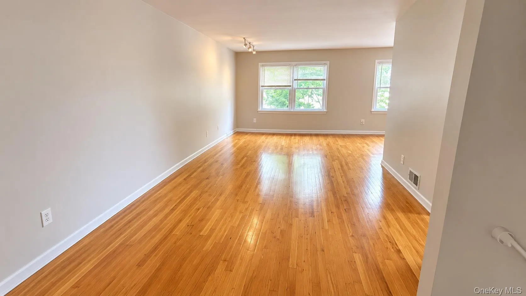 1533 208th Street, New York, NY, 3 Bedrooms Bedrooms, 8 Rooms Rooms,2 BathroomsBathrooms,Residential Lease,For Rent,208th,0,1041754 1533 208th Street, New York, NY, 3 Bedrooms Bedrooms, 8 Rooms Rooms,2 BathroomsBathrooms,Residential Lease,For Rent,208th,0,1041754