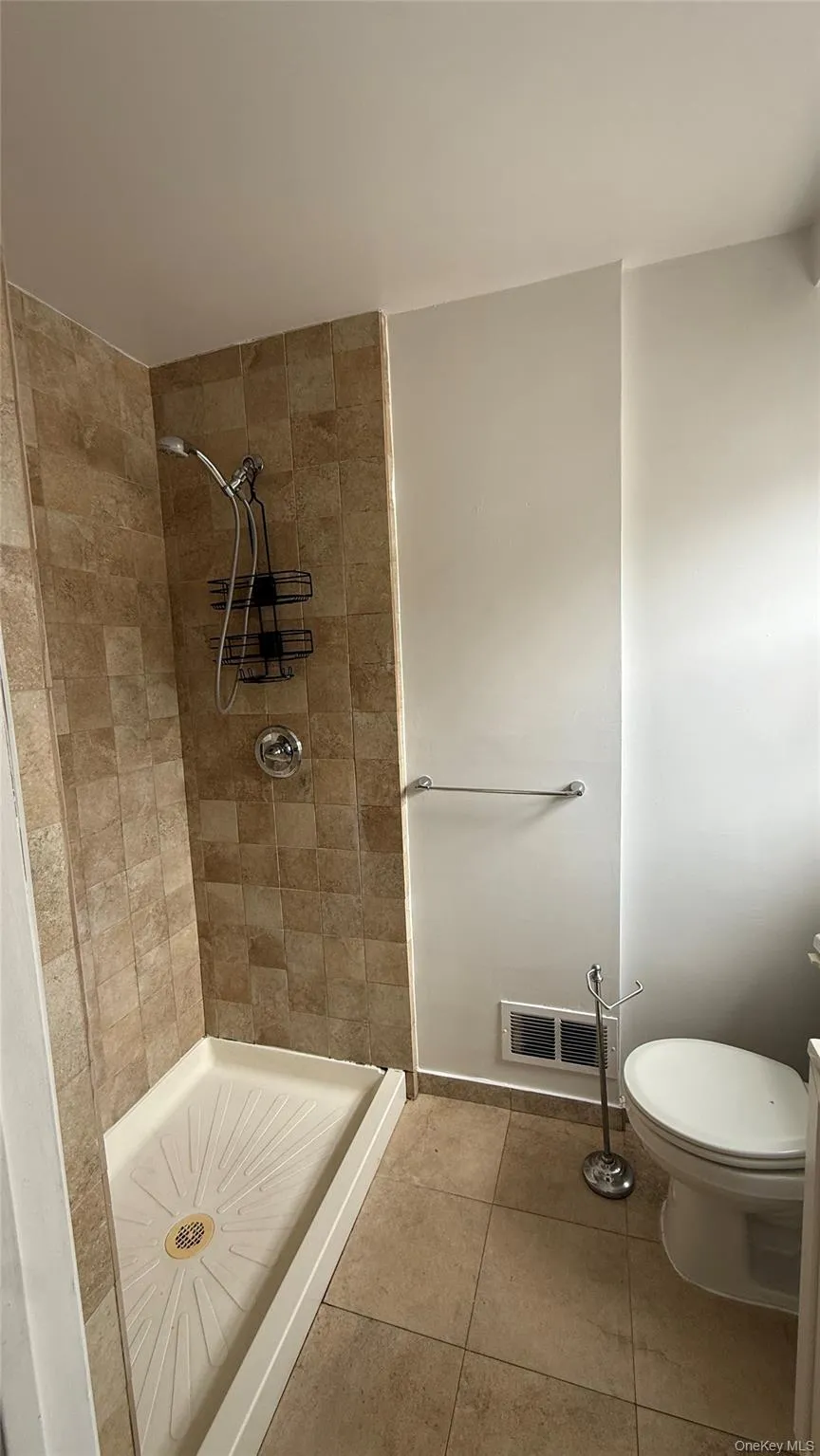 1533 208th Street, New York, NY, 3 Bedrooms Bedrooms, 8 Rooms Rooms,2 BathroomsBathrooms,Residential Lease,For Rent,208th,0,1041754 1533 208th Street, New York, NY, 3 Bedrooms Bedrooms, 8 Rooms Rooms,2 BathroomsBathrooms,Residential Lease,For Rent,208th,0,1041754