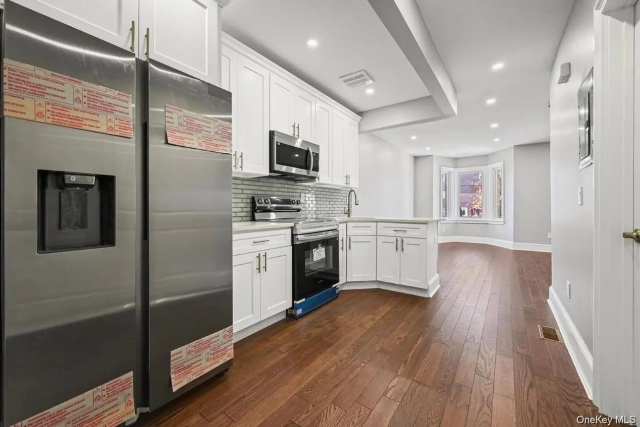 11521 143rd St, New York, NY, 3 Bedrooms Bedrooms, 5 Rooms Rooms,2 BathroomsBathrooms,Residential Lease,For Rent,143rd St,0,1041763 11521 143rd St, New York, NY, 3 Bedrooms Bedrooms, 5 Rooms Rooms,2 BathroomsBathrooms,Residential Lease,For Rent,143rd St,0,1041763