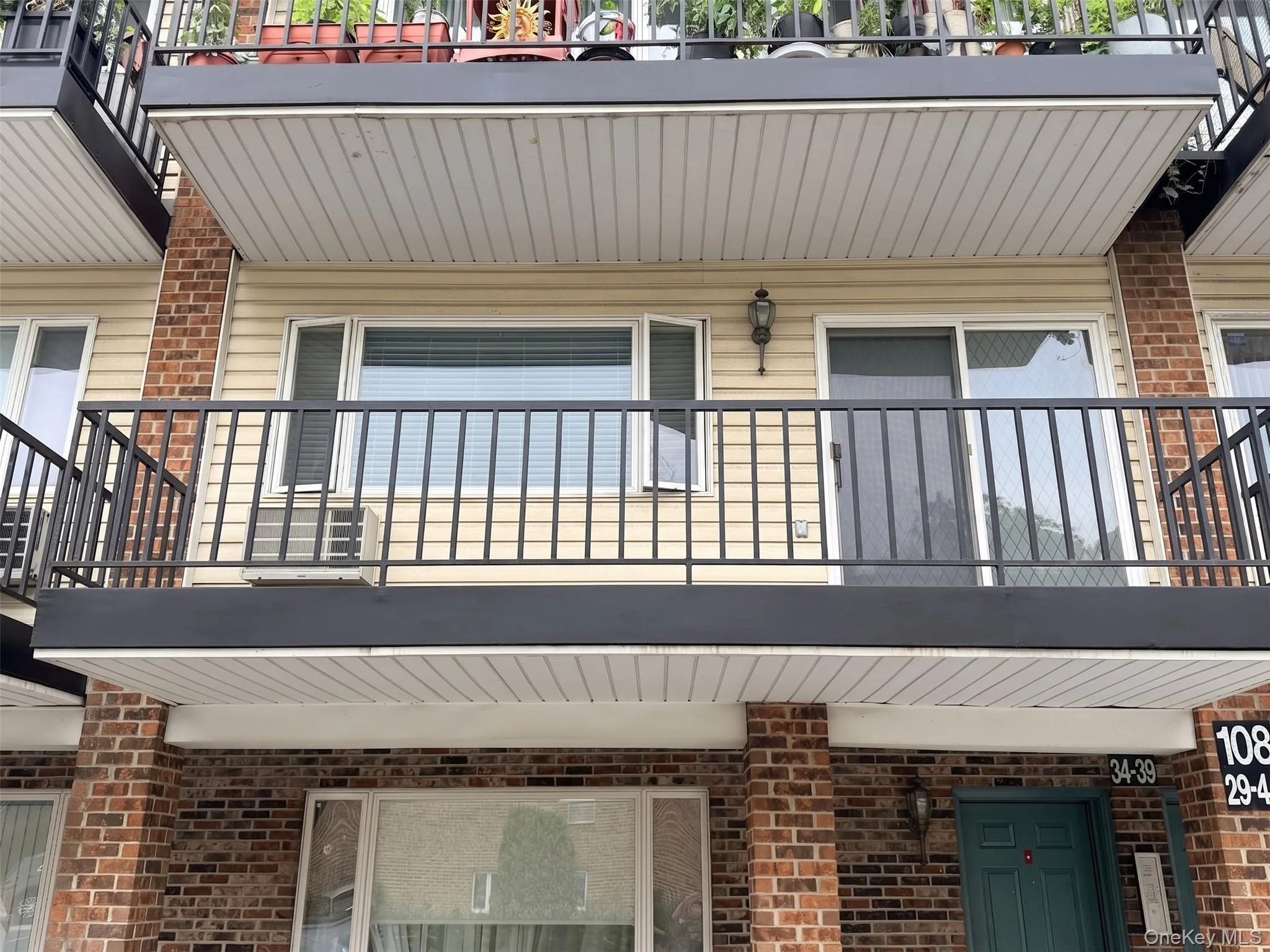 108 Atlantic Avenue, Hempstead, NY, 2 Bedrooms Bedrooms, 4 Rooms Rooms,1 BathroomBathrooms,Residential Lease,For Rent,Atlantic,0,1041767 108 Atlantic Avenue, Hempstead, NY, 2 Bedrooms Bedrooms, 4 Rooms Rooms,1 BathroomBathrooms,Residential Lease,For Rent,Atlantic,0,1041767