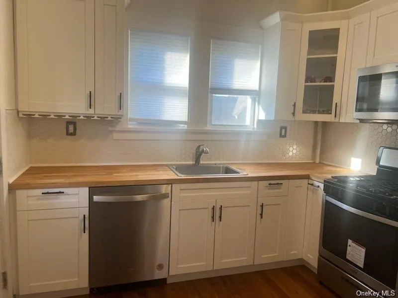 25 Forester Avenue, Warwick (town), NY, 3 Bedrooms Bedrooms, 7 Rooms Rooms,1 BathroomBathrooms,Residential Lease,For Rent,Forester,0,1041780 25 Forester Avenue, Warwick (town), NY, 3 Bedrooms Bedrooms, 7 Rooms Rooms,1 BathroomBathrooms,Residential Lease,For Rent,Forester,0,1041780
