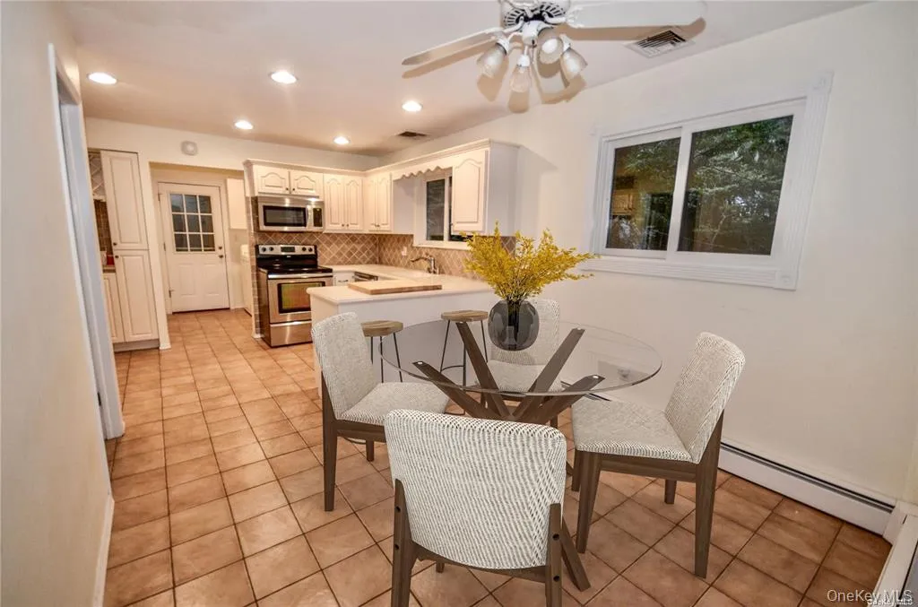 111 Fleets Cove Road, Huntington, NY, 5 Bedrooms Bedrooms, 8 Rooms Rooms,3 BathroomsBathrooms,Residential Lease,For Rent,Fleets Cove,0,1041789 111 Fleets Cove Road, Huntington, NY, 5 Bedrooms Bedrooms, 8 Rooms Rooms,3 BathroomsBathrooms,Residential Lease,For Rent,Fleets Cove,0,1041789