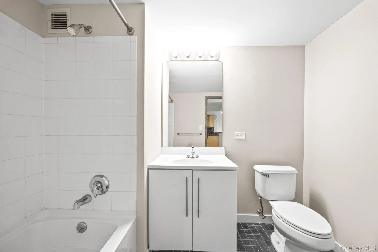 66 Main Street, Yonkers, NY, 2 Bedrooms Bedrooms, 4 Rooms Rooms,2 BathroomsBathrooms,Residential Lease,For Rent,Main,0,1041799 66 Main Street, Yonkers, NY, 2 Bedrooms Bedrooms, 4 Rooms Rooms,2 BathroomsBathrooms,Residential Lease,For Rent,Main,0,1041799