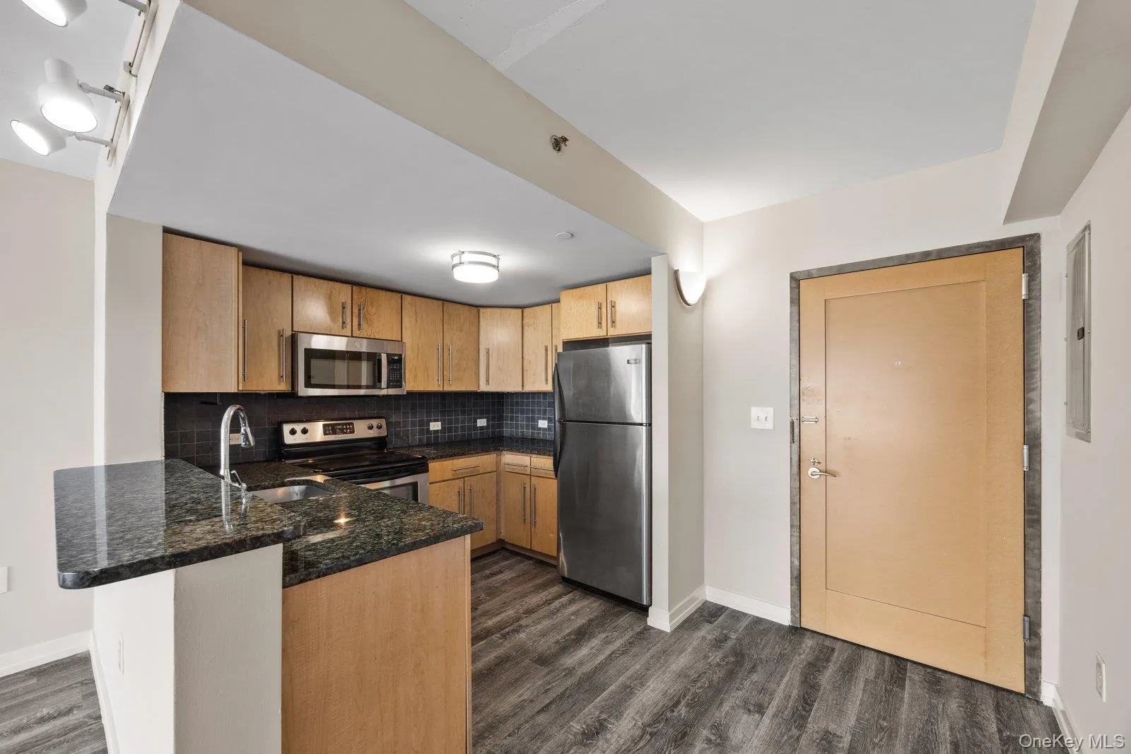66 Main Street, Yonkers, NY, 2 Rooms Rooms,1 BathroomBathrooms,Residential Lease,For Rent,Main,0,1041800 66 Main Street, Yonkers, NY, 2 Rooms Rooms,1 BathroomBathrooms,Residential Lease,For Rent,Main,0,1041800