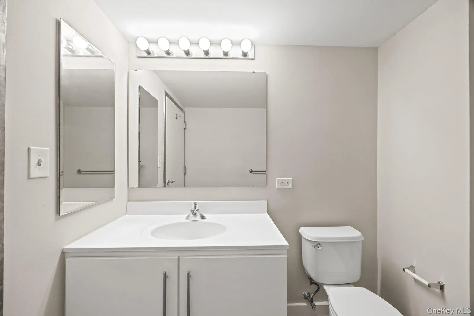 66 Main Street, Yonkers, NY, 2 Rooms Rooms,1 BathroomBathrooms,Residential Lease,For Rent,Main,0,1041800 66 Main Street, Yonkers, NY, 2 Rooms Rooms,1 BathroomBathrooms,Residential Lease,For Rent,Main,0,1041800
