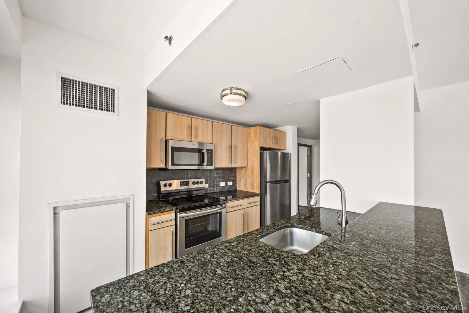 66 Main Street, Yonkers, NY, 2 Rooms Rooms,1 BathroomBathrooms,Residential Lease,For Rent,Main,0,1041800 66 Main Street, Yonkers, NY, 2 Rooms Rooms,1 BathroomBathrooms,Residential Lease,For Rent,Main,0,1041800