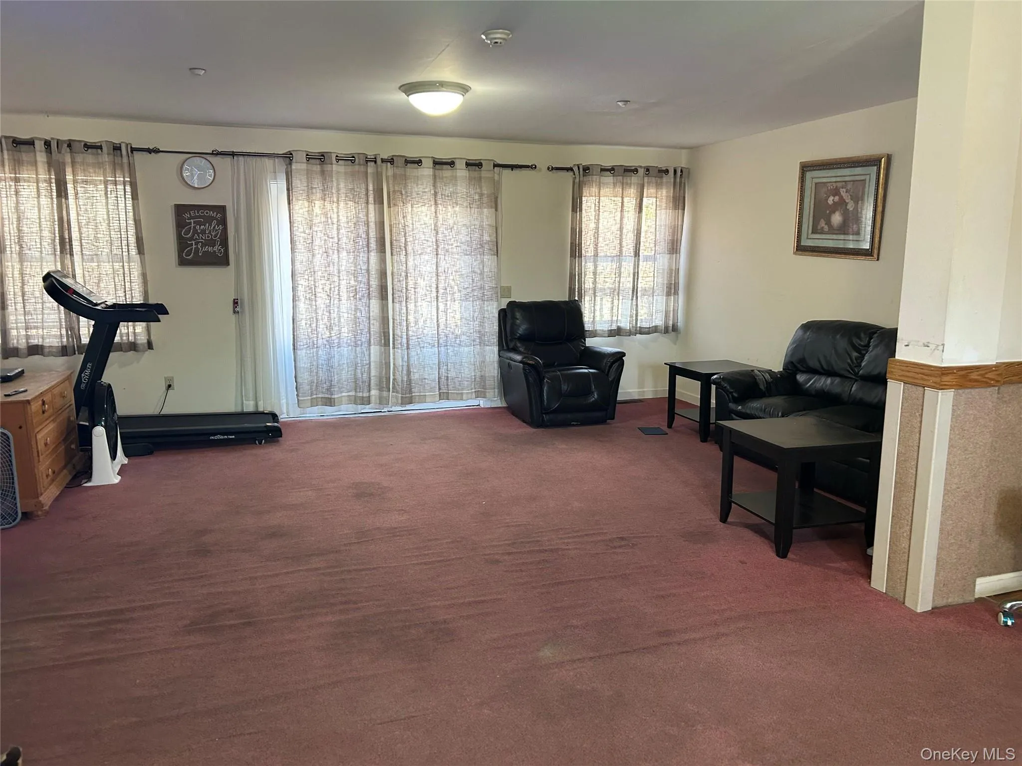 Sitting room with carpet Sitting room with carpet