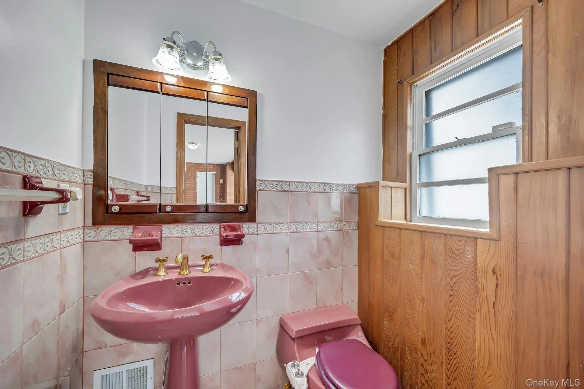 67 Malvern Lane, New Rochelle, NY, 3 Bedrooms Bedrooms, 8 Rooms Rooms,2 BathroomsBathrooms,Residential Lease,For Rent,Malvern,0,1041807 67 Malvern Lane, New Rochelle, NY, 3 Bedrooms Bedrooms, 8 Rooms Rooms,2 BathroomsBathrooms,Residential Lease,For Rent,Malvern,0,1041807