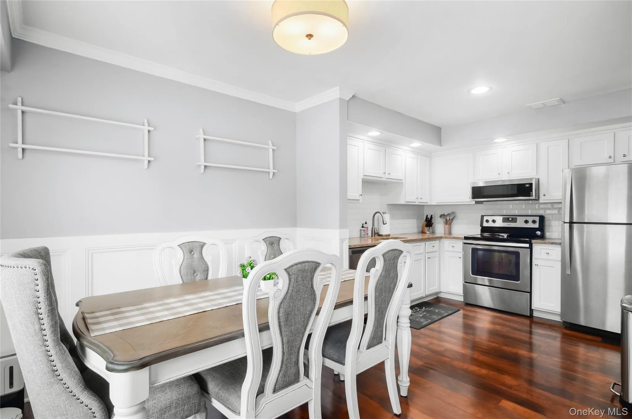 213 Springmeadow Drive, Islip, NY, 2 Bedrooms Bedrooms, 4 Rooms Rooms,1 BathroomBathrooms,Residential,For Rent,Springmeadow,0,1041808 213 Springmeadow Drive, Islip, NY, 2 Bedrooms Bedrooms, 4 Rooms Rooms,1 BathroomBathrooms,Residential,For Rent,Springmeadow,0,1041808