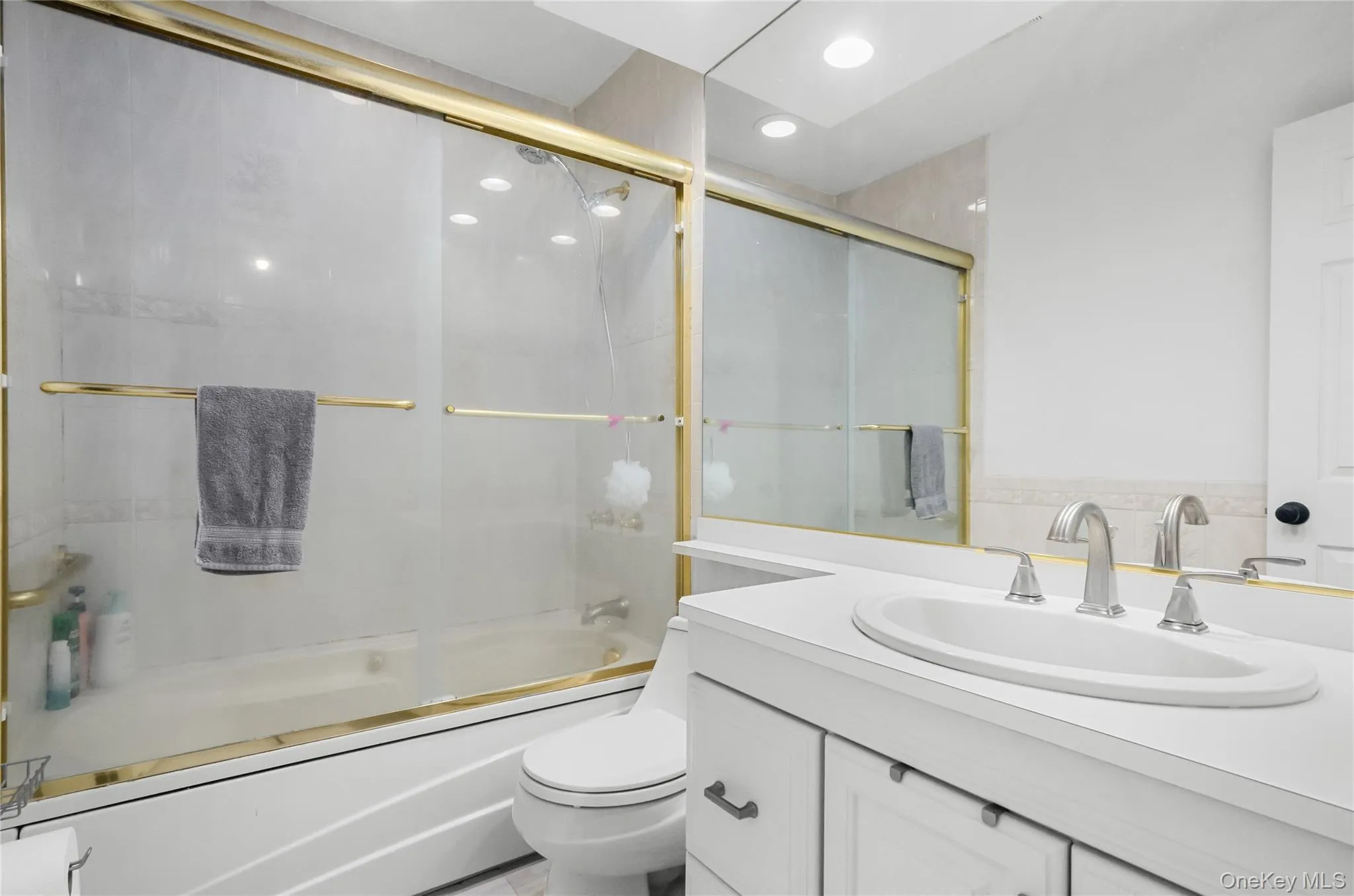 213 Springmeadow Drive, Islip, NY, 2 Bedrooms Bedrooms, 4 Rooms Rooms,1 BathroomBathrooms,Residential,For Rent,Springmeadow,0,1041808 213 Springmeadow Drive, Islip, NY, 2 Bedrooms Bedrooms, 4 Rooms Rooms,1 BathroomBathrooms,Residential,For Rent,Springmeadow,0,1041808