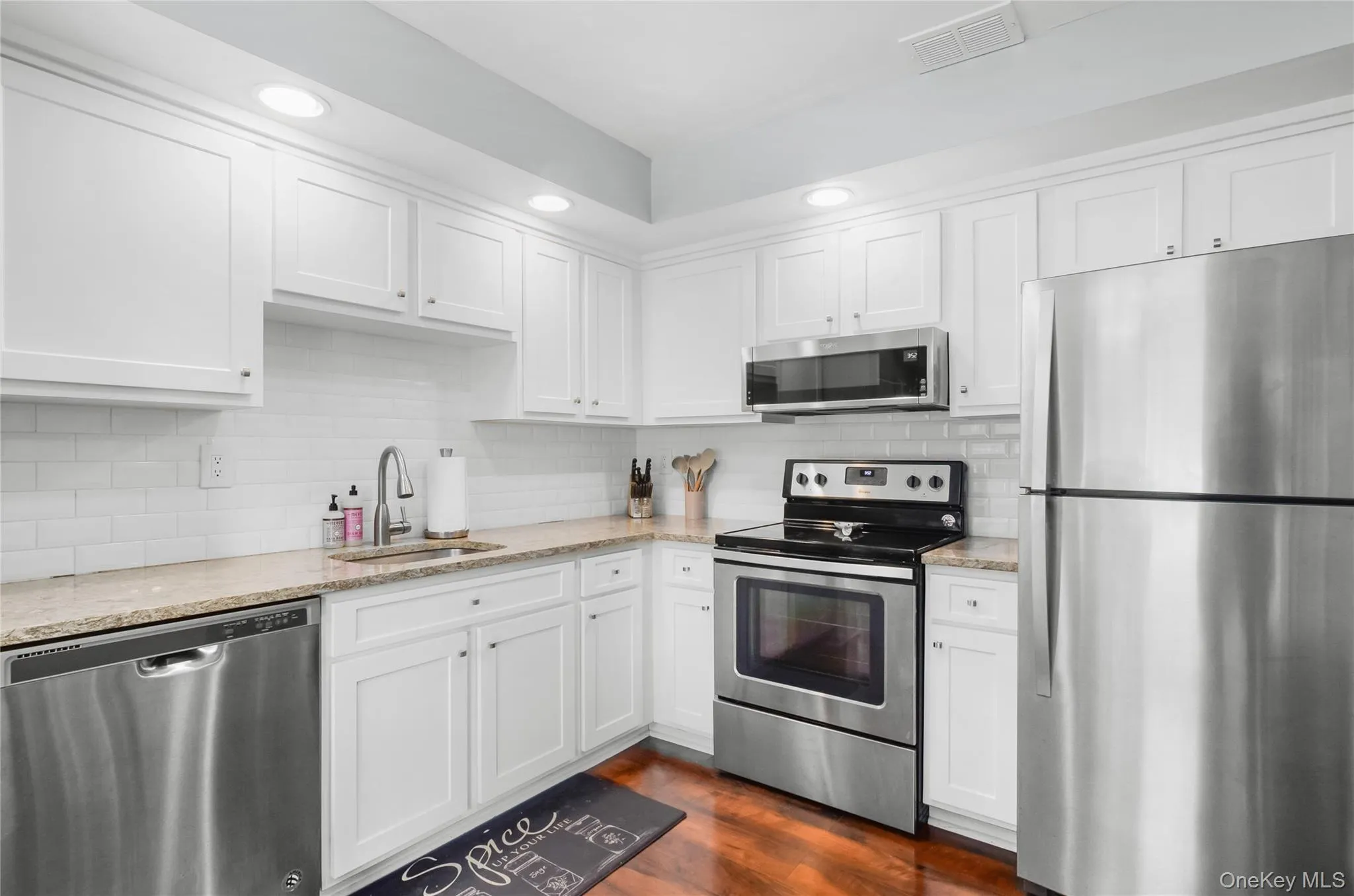 213 Springmeadow Drive, Islip, NY, 2 Bedrooms Bedrooms, 4 Rooms Rooms,1 BathroomBathrooms,Residential,For Rent,Springmeadow,0,1041808 213 Springmeadow Drive, Islip, NY, 2 Bedrooms Bedrooms, 4 Rooms Rooms,1 BathroomBathrooms,Residential,For Rent,Springmeadow,0,1041808