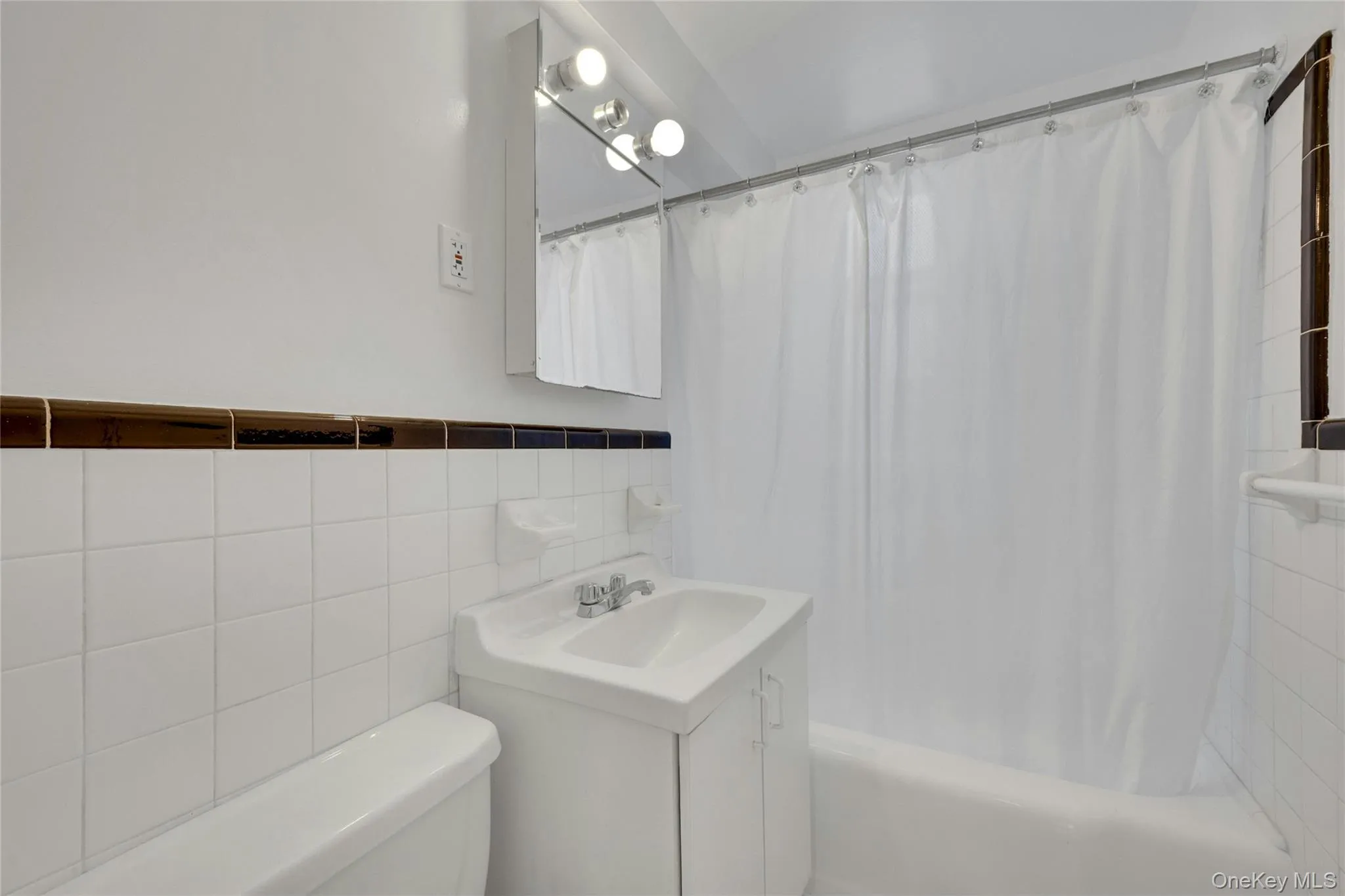 5610 Netherland Avenue, New York, NY, 2 Bedrooms Bedrooms, 5 Rooms Rooms,1 BathroomBathrooms,Residential,For Rent,Netherland,0,1041816 5610 Netherland Avenue, New York, NY, 2 Bedrooms Bedrooms, 5 Rooms Rooms,1 BathroomBathrooms,Residential,For Rent,Netherland,0,1041816