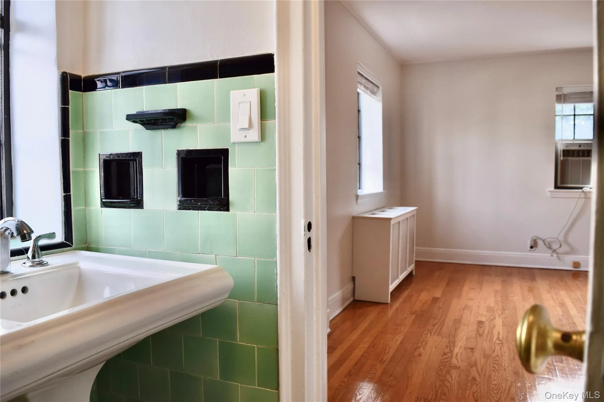 Primary bathroom en suite. Primary bathroom en suite.
