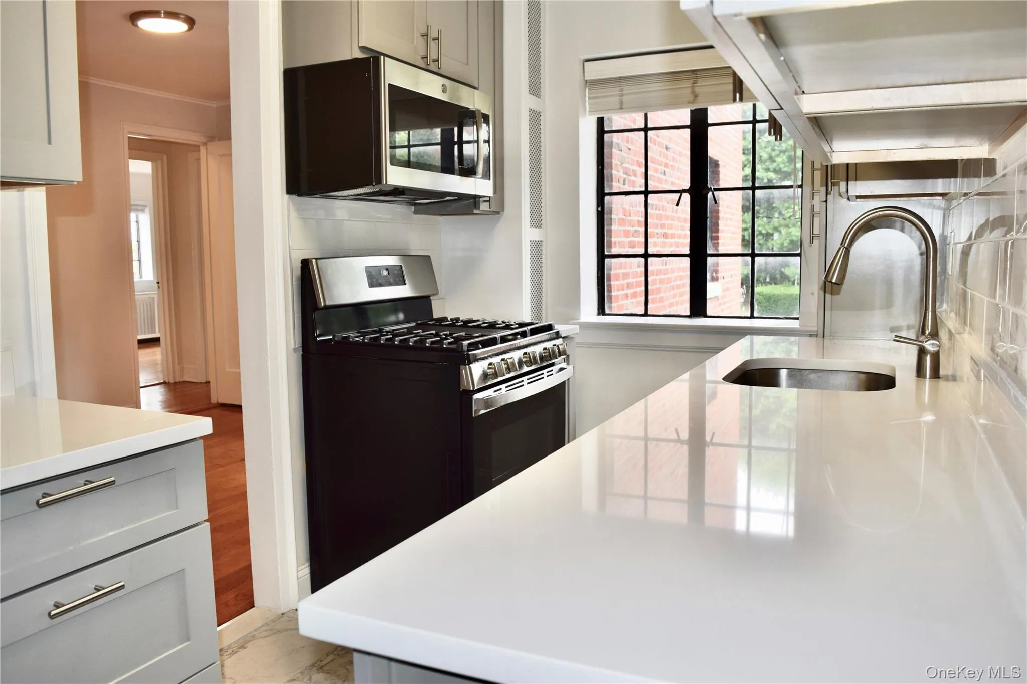 Kitchen fully updated. Kitchen fully updated.