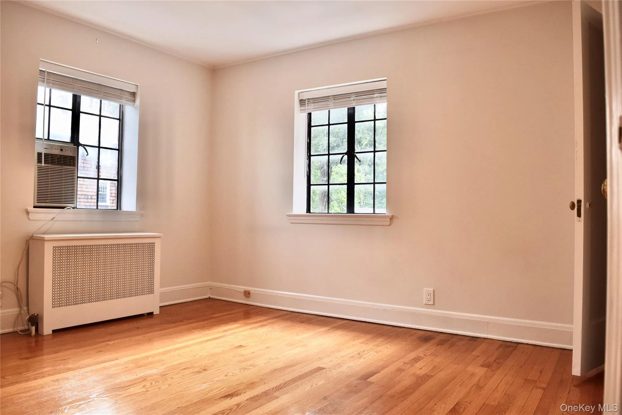 Guest bedroom. Guest bedroom.