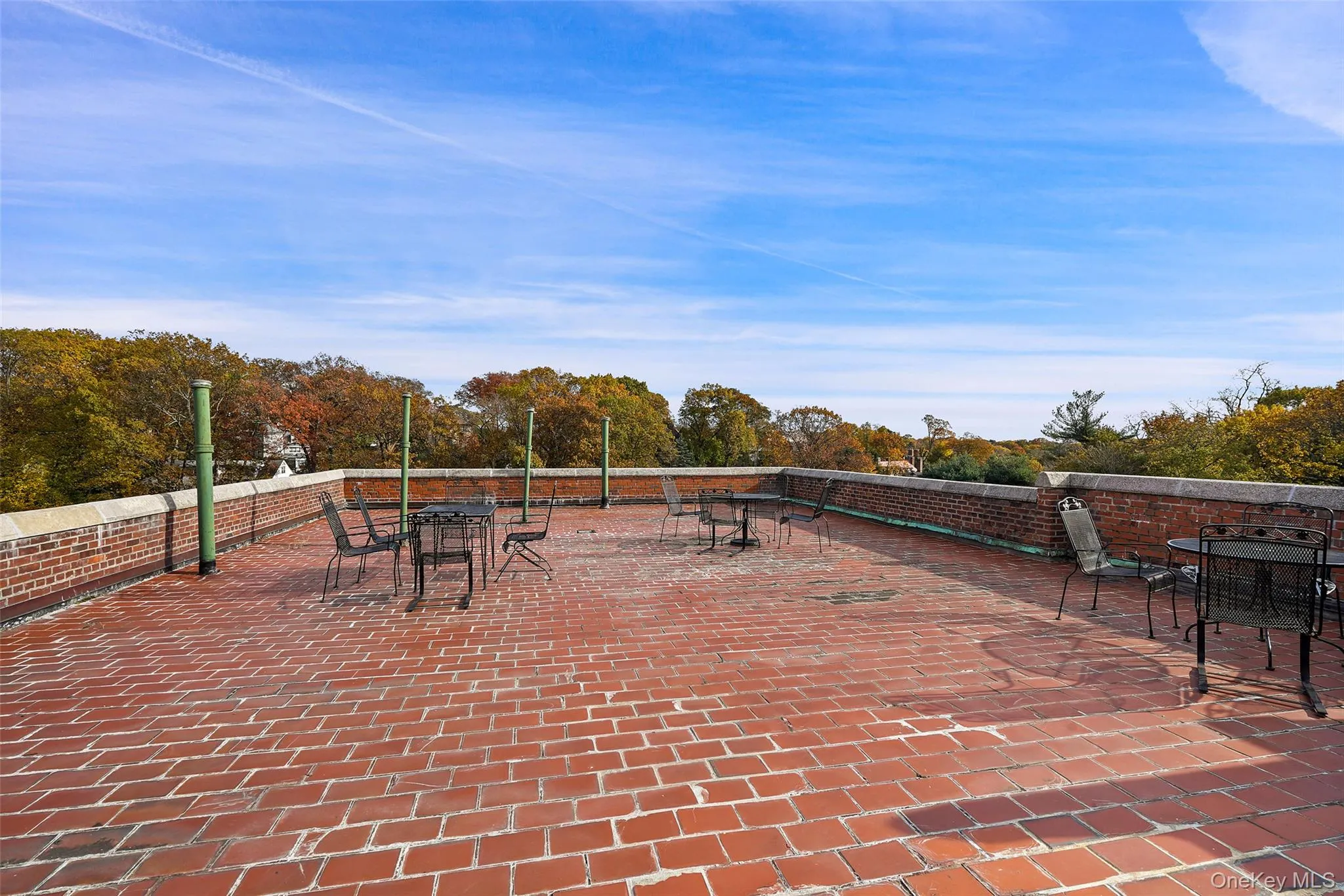 Common rooftop terrace. Common rooftop terrace.