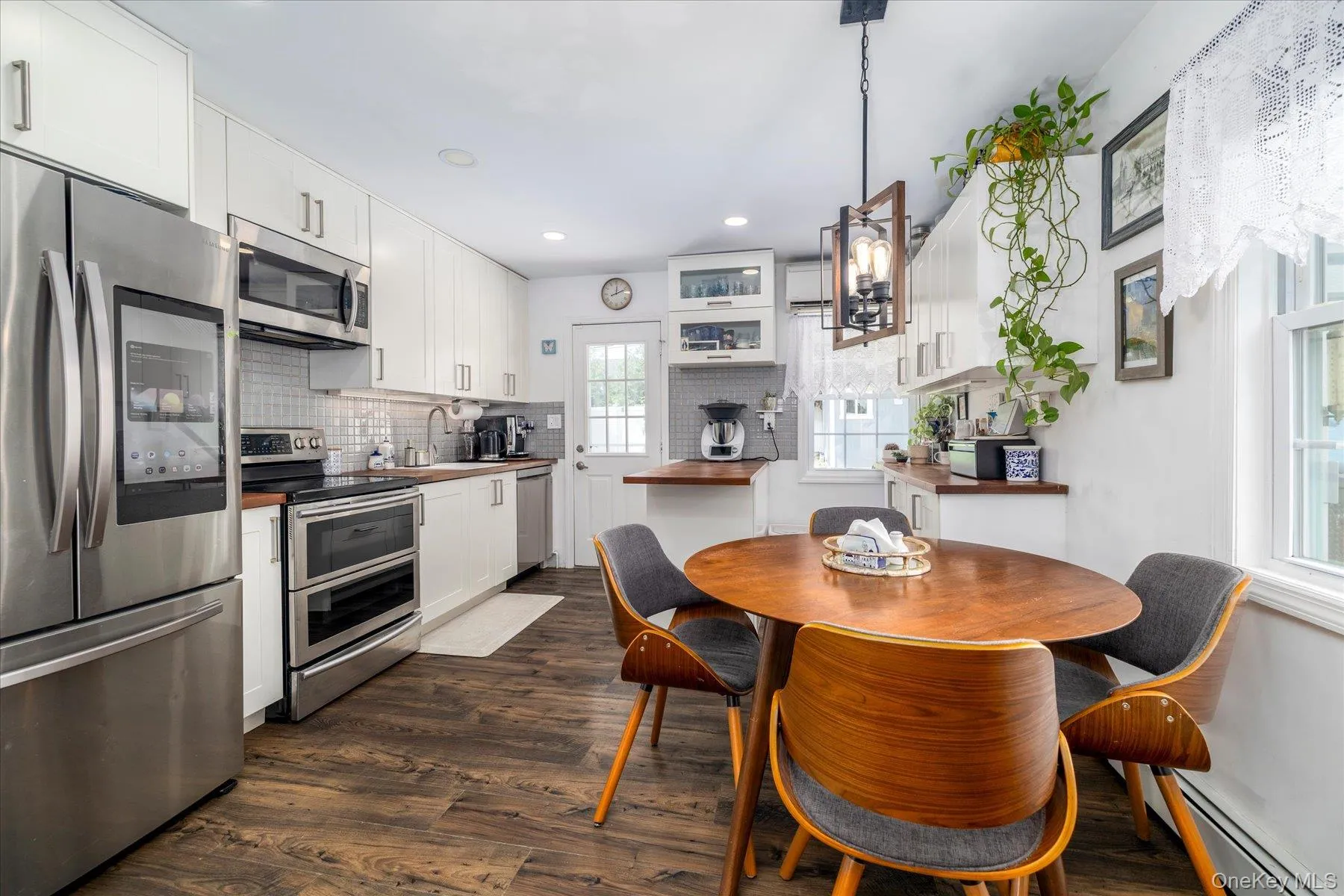 138 Southberry Lane, Hempstead, NY, 4 Bedrooms Bedrooms, 6 Rooms Rooms,1 BathroomBathrooms,Residential,For Rent,Southberry,0,1041826 138 Southberry Lane, Hempstead, NY, 4 Bedrooms Bedrooms, 6 Rooms Rooms,1 BathroomBathrooms,Residential,For Rent,Southberry,0,1041826