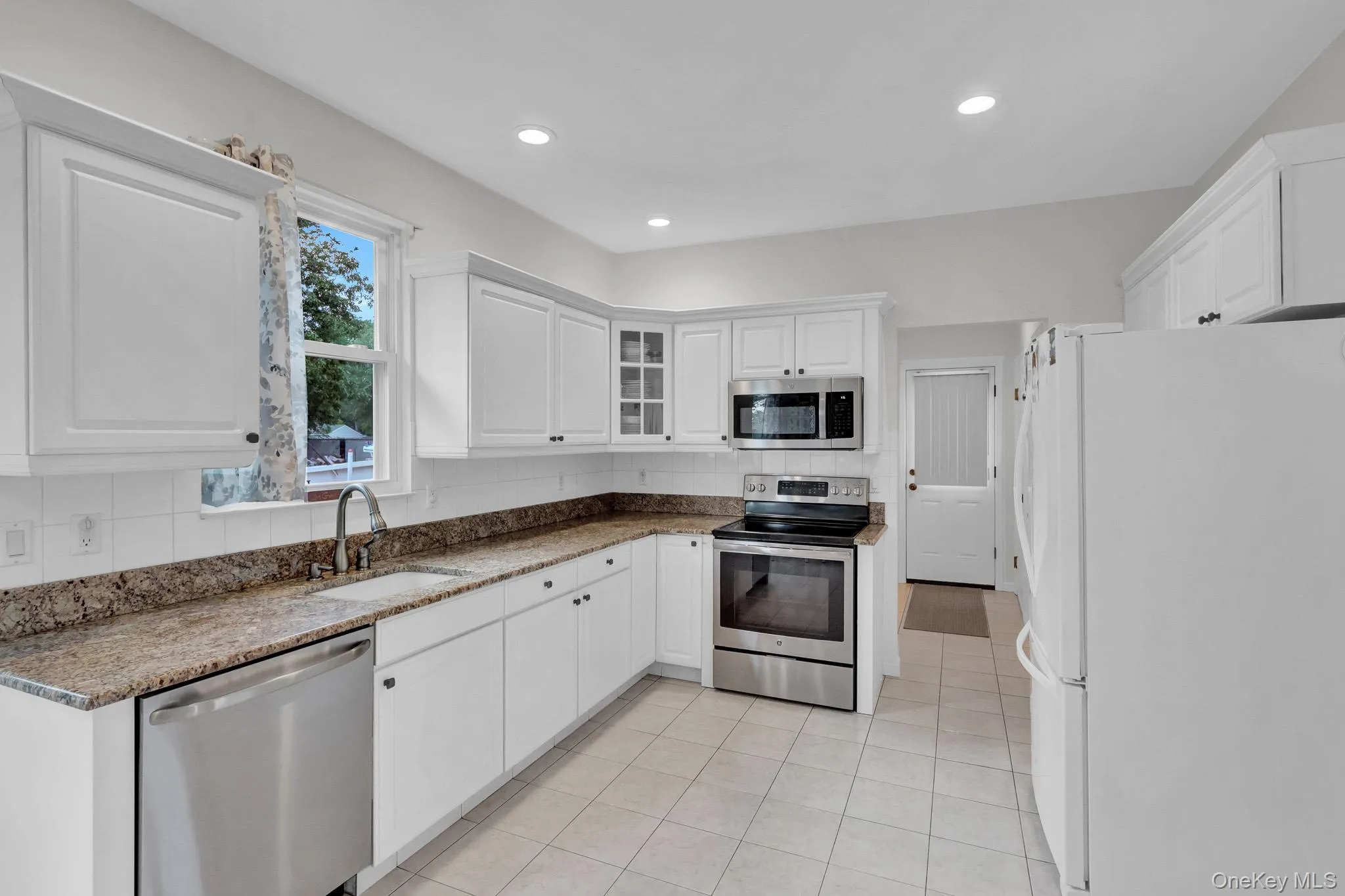 106 Paul Drive, Brookhaven, NY, 3 Bedrooms Bedrooms, 10 Rooms Rooms,1 BathroomBathrooms,Residential,For Rent,Paul,0,1041827 106 Paul Drive, Brookhaven, NY, 3 Bedrooms Bedrooms, 10 Rooms Rooms,1 BathroomBathrooms,Residential,For Rent,Paul,0,1041827
