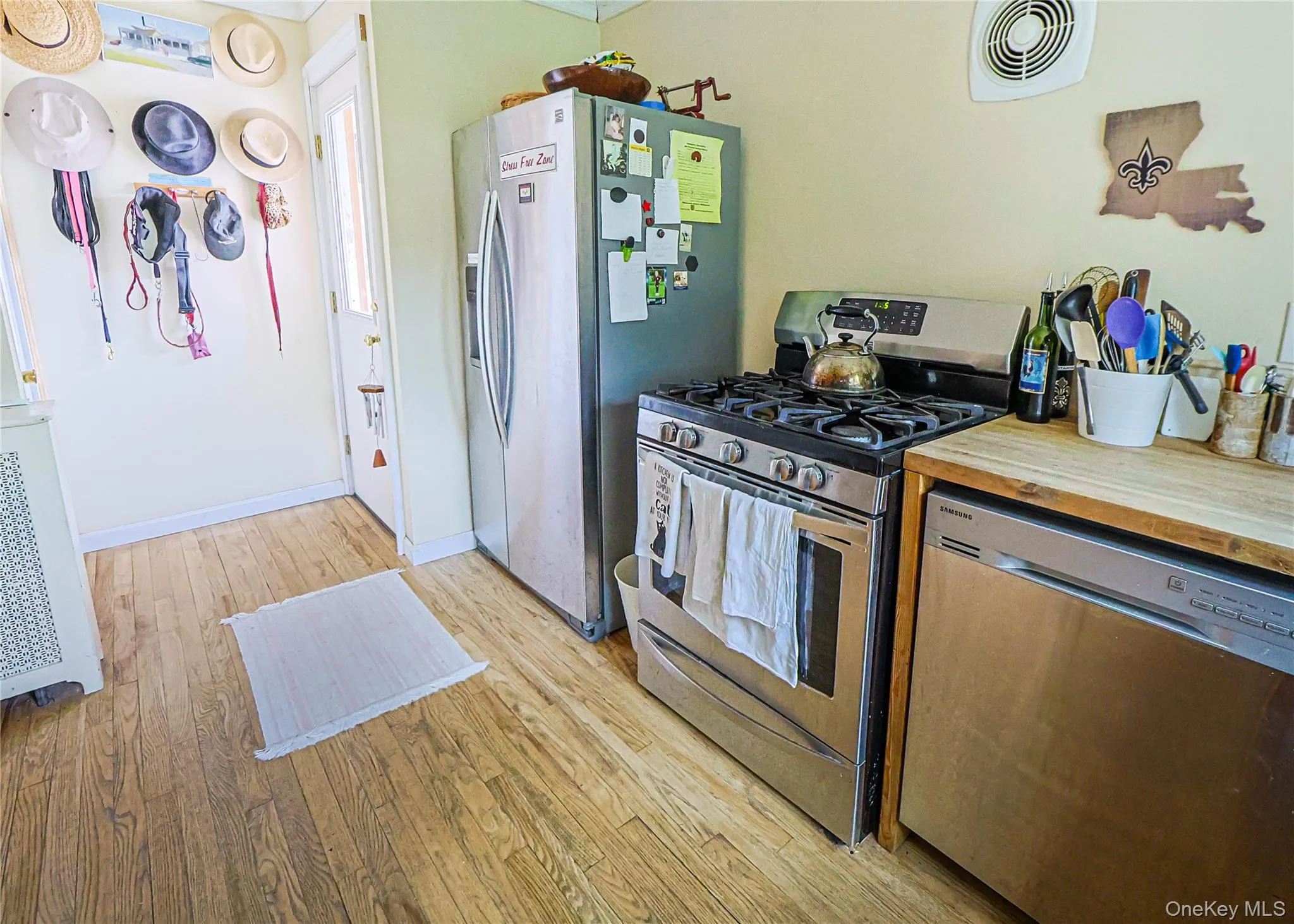 1085 Violet Avenue, Hyde Park, NY, 3 Bedrooms Bedrooms, 9 Rooms Rooms,2 BathroomsBathrooms,Residential,For Rent,Violet,0,1041828 1085 Violet Avenue, Hyde Park, NY, 3 Bedrooms Bedrooms, 9 Rooms Rooms,2 BathroomsBathrooms,Residential,For Rent,Violet,0,1041828
