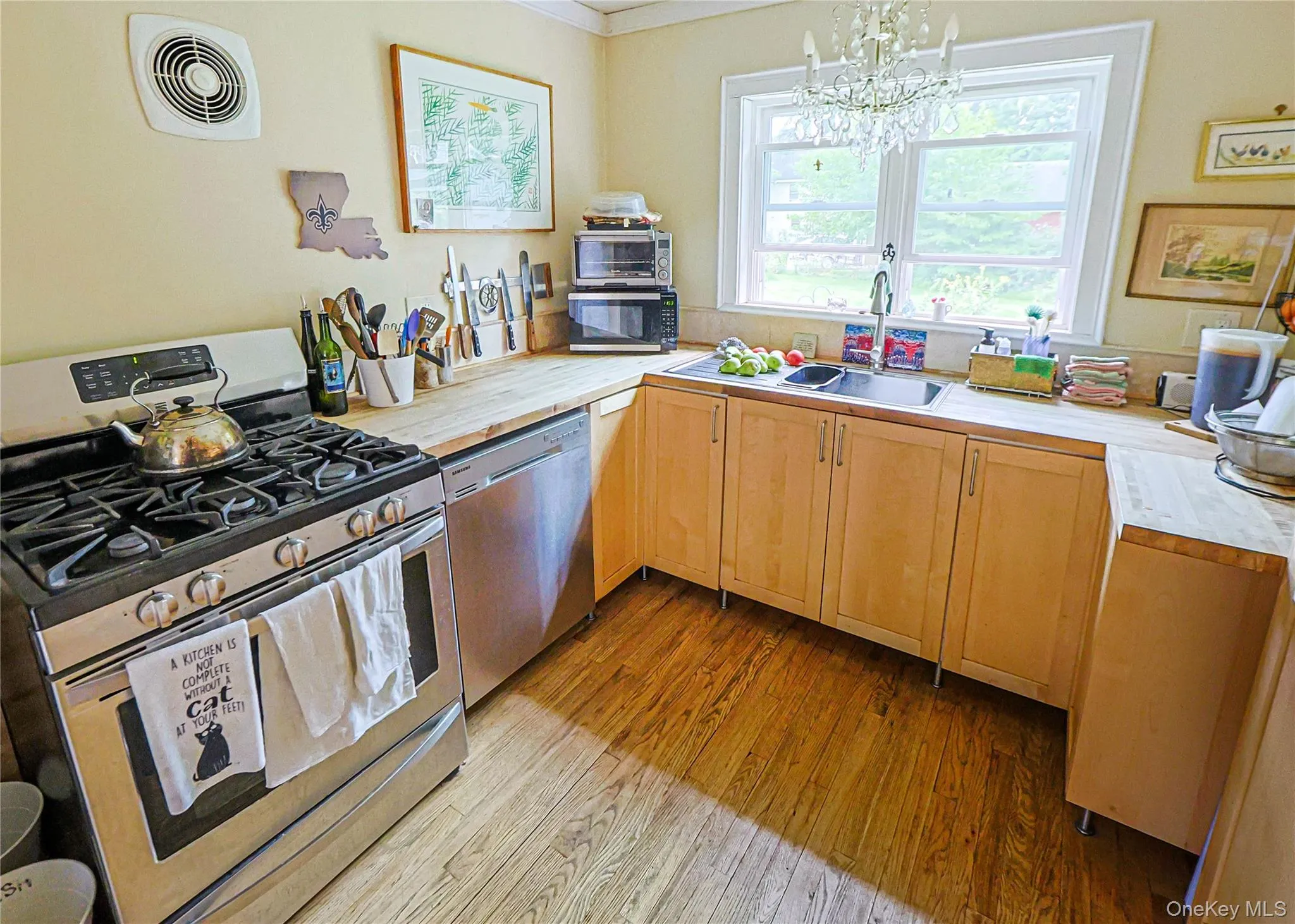 1085 Violet Avenue, Hyde Park, NY, 3 Bedrooms Bedrooms, 9 Rooms Rooms,2 BathroomsBathrooms,Residential,For Rent,Violet,0,1041828 1085 Violet Avenue, Hyde Park, NY, 3 Bedrooms Bedrooms, 9 Rooms Rooms,2 BathroomsBathrooms,Residential,For Rent,Violet,0,1041828