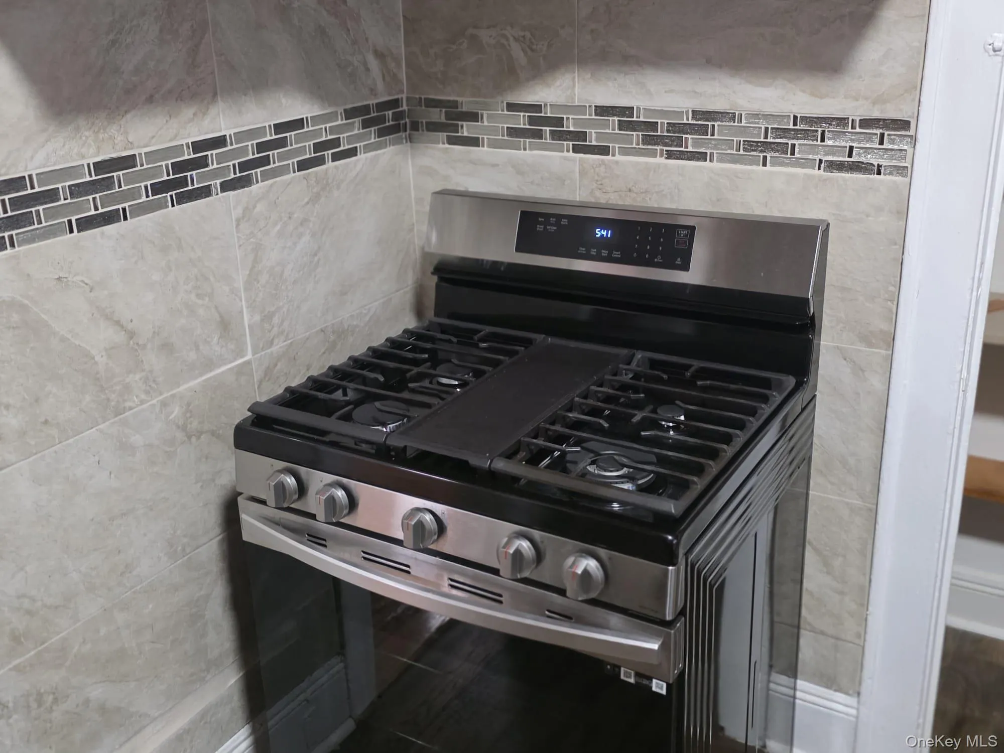 420 Bedford Avenue, Mount Vernon, NY, 3 Bedrooms Bedrooms, 6 Rooms Rooms,1 BathroomBathrooms,Residential Lease,For Rent,Bedford,0,1041847 420 Bedford Avenue, Mount Vernon, NY, 3 Bedrooms Bedrooms, 6 Rooms Rooms,1 BathroomBathrooms,Residential Lease,For Rent,Bedford,0,1041847