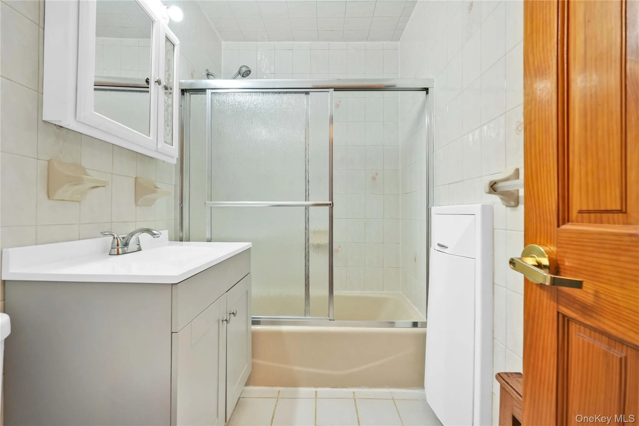 62-12 69th Place, New York, NY, 2 Bedrooms Bedrooms, 4 Rooms Rooms,1 BathroomBathrooms,Residential Lease,For Rent,69th,0,1041854 62-12 69th Place, New York, NY, 2 Bedrooms Bedrooms, 4 Rooms Rooms,1 BathroomBathrooms,Residential Lease,For Rent,69th,0,1041854