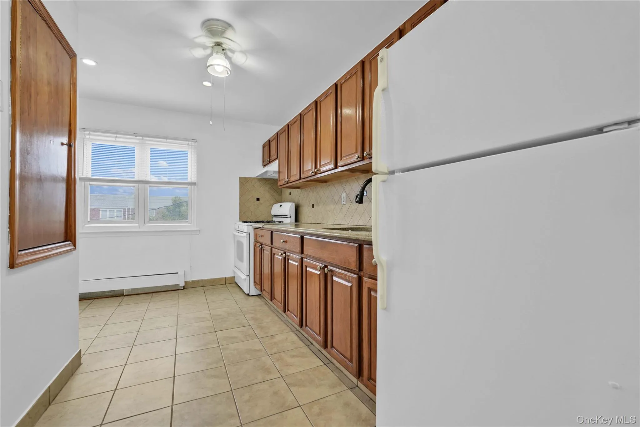62-12 69th Place, New York, NY, 2 Bedrooms Bedrooms, 4 Rooms Rooms,1 BathroomBathrooms,Residential Lease,For Rent,69th,0,1041854 62-12 69th Place, New York, NY, 2 Bedrooms Bedrooms, 4 Rooms Rooms,1 BathroomBathrooms,Residential Lease,For Rent,69th,0,1041854