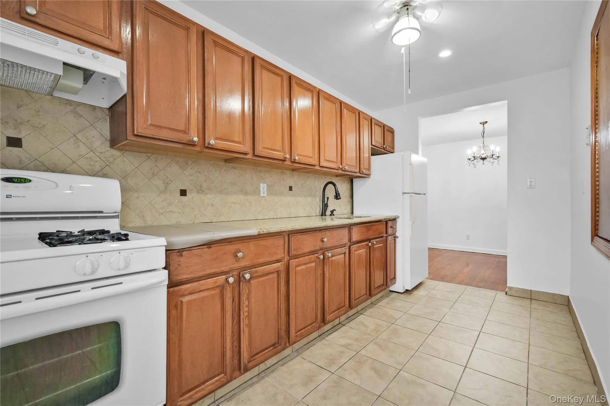 62-12 69th Place, New York, NY, 2 Bedrooms Bedrooms, 4 Rooms Rooms,1 BathroomBathrooms,Residential Lease,For Rent,69th,0,1041854 62-12 69th Place, New York, NY, 2 Bedrooms Bedrooms, 4 Rooms Rooms,1 BathroomBathrooms,Residential Lease,For Rent,69th,0,1041854