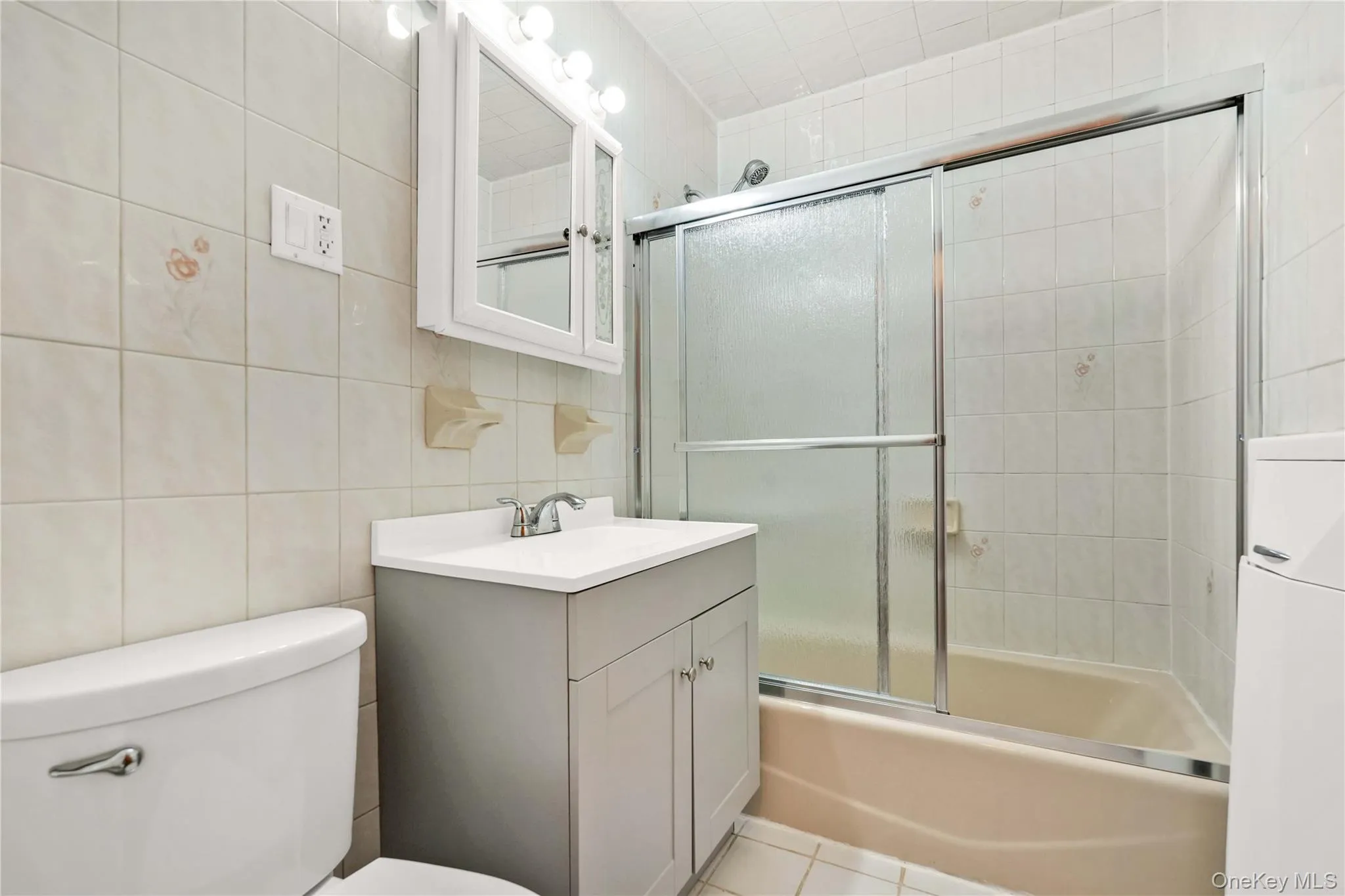 62-12 69th Place, New York, NY, 2 Bedrooms Bedrooms, 4 Rooms Rooms,1 BathroomBathrooms,Residential Lease,For Rent,69th,0,1041854 62-12 69th Place, New York, NY, 2 Bedrooms Bedrooms, 4 Rooms Rooms,1 BathroomBathrooms,Residential Lease,For Rent,69th,0,1041854