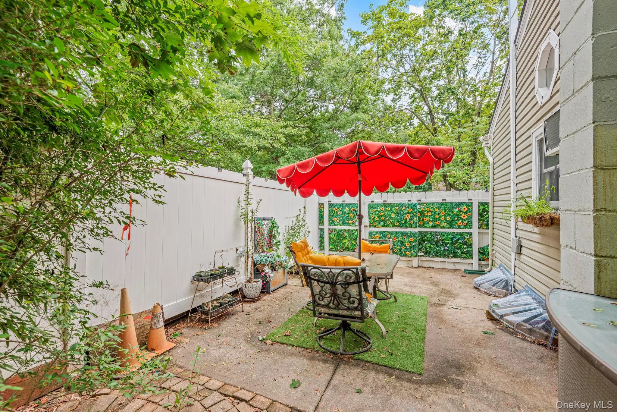 Sideyard Patio Sideyard Patio