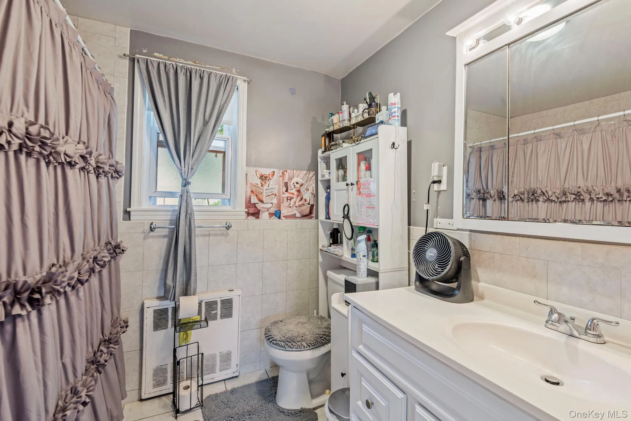 Full Bathroom with shower & tub Full Bathroom with shower & tub