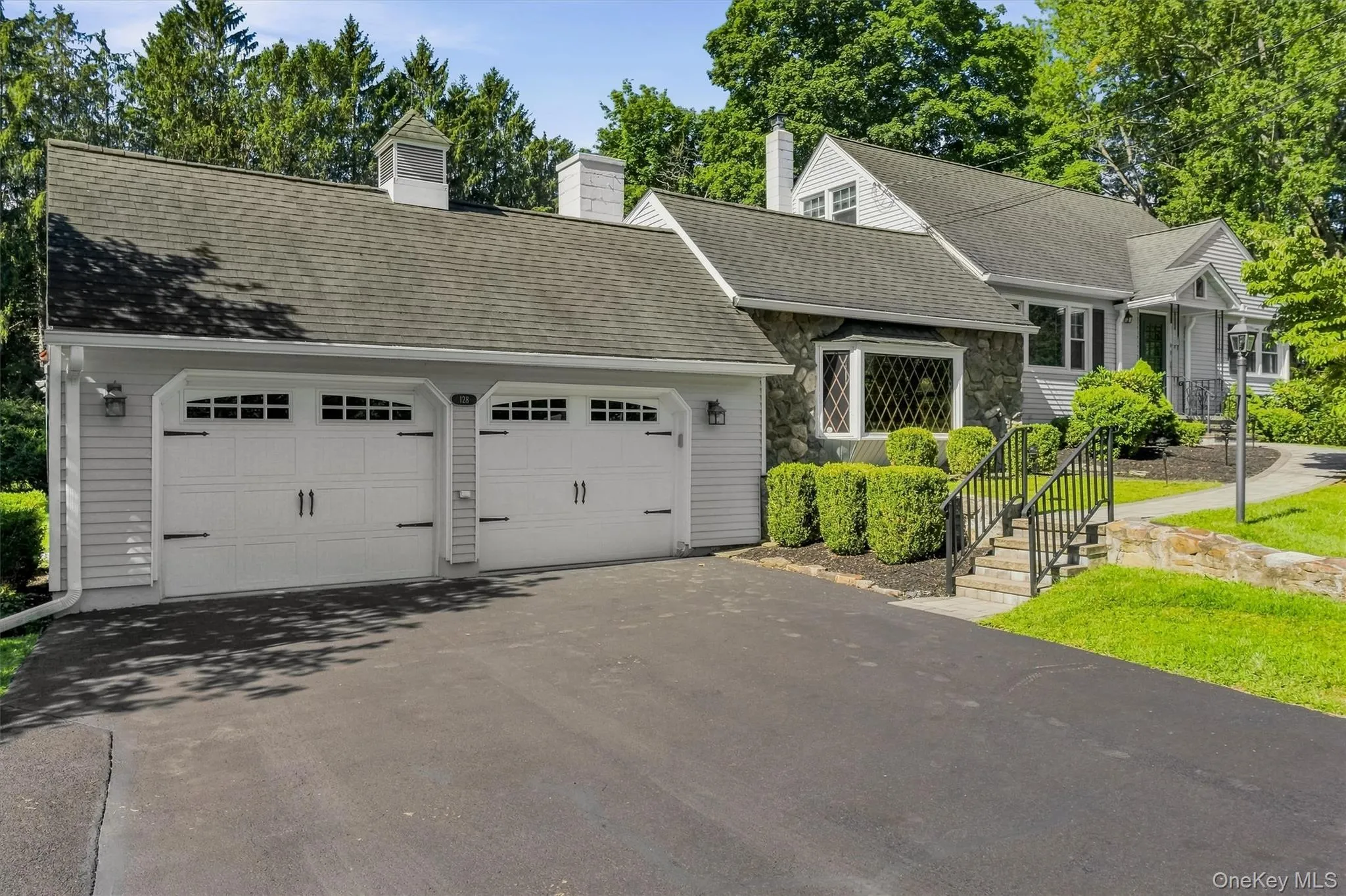 2 Car garage and paver walkway offers nice entry 2 Car garage and paver walkway offers nice entry