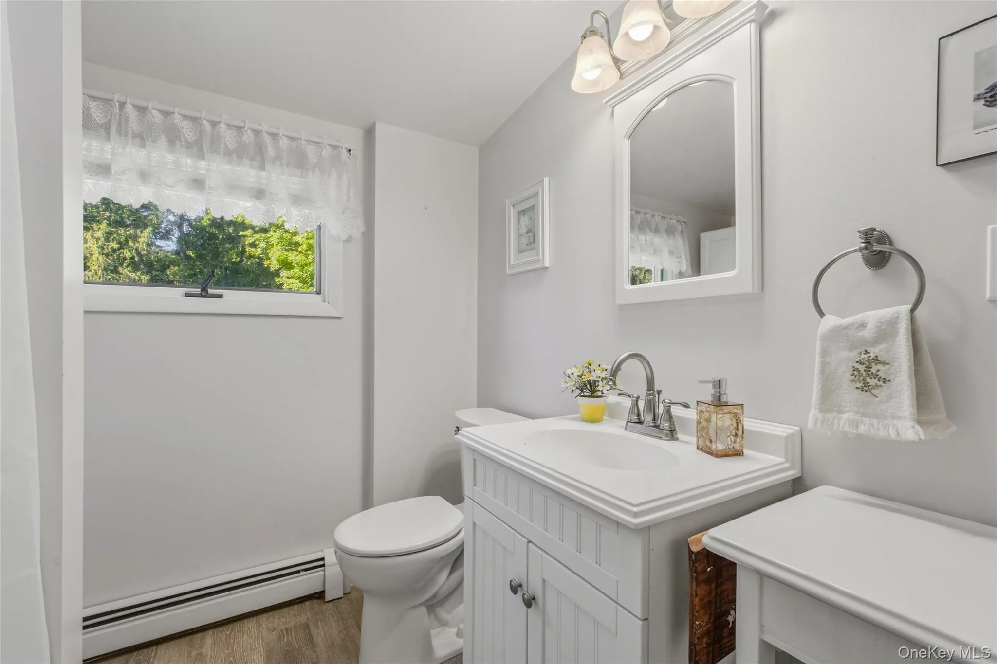 Full bath on 2nd level Full bath on 2nd level