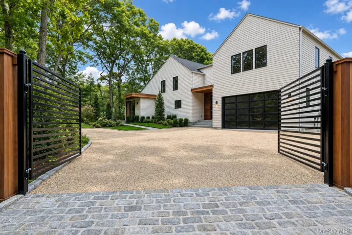 1768 Majors Path, Southampton, New York 11968